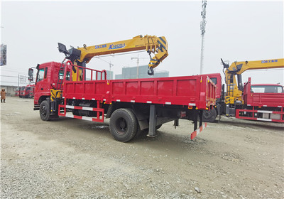 東風專底8噸徐工隨車吊 性能優(yōu)勢與市場價格分析